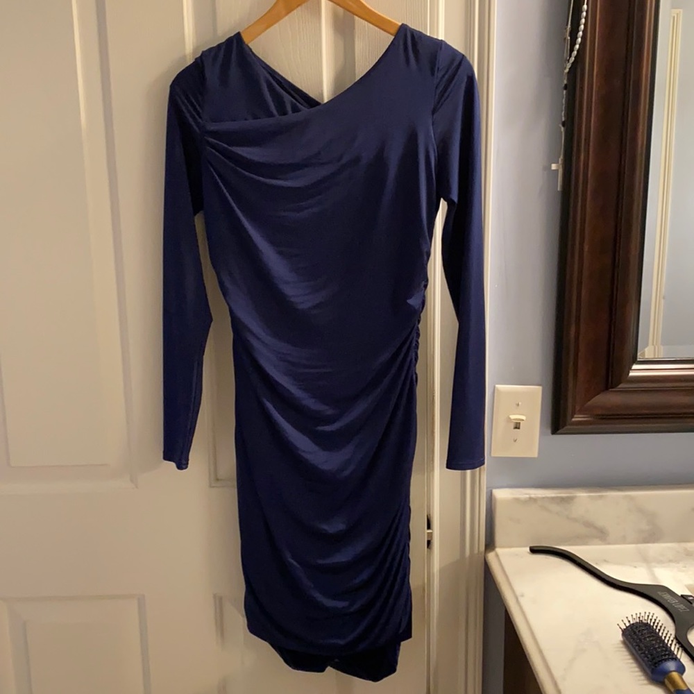 Elegant long sleeve dress with gold zipper on the back